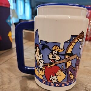 DISNEY'S VTG DISCOVERY PARK DRINK MUG Aladdin  Pooh Epcot Whirley Lid USA Made